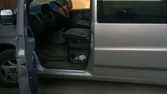 Ukradli dokumenty z mercedesa. Jeśli złodziej gdzieś je porzucił, to…