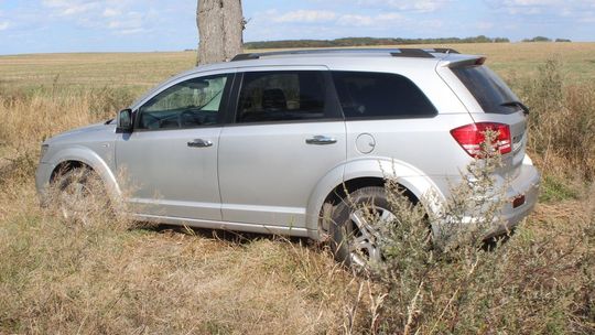 Ukradli i porzucili ten amerykański samochód