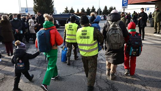 Ukraińcy mogą starać się już o PESEL, a Polacy o pieniądze