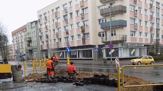 Ulica wyremontowana, a kałuże takie, że trudno przejść