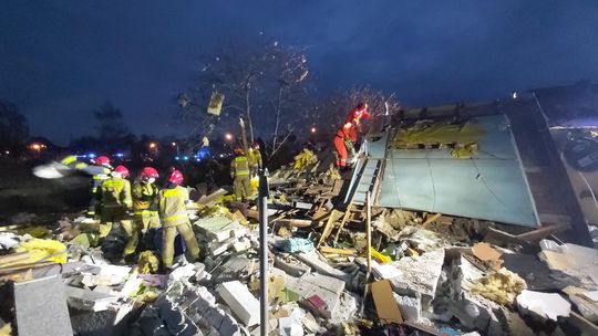 Uratował 4 osoby w ruinach domu po wybuchu gazu. Major Dołęcki jako jeden z pierwszych dotarł do poszkodowanych