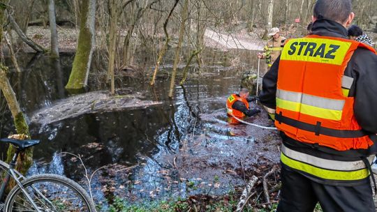 Uratowali drogę dzięki czujności mieszkańców i sprawnemu działaniu OSP [FOTO]