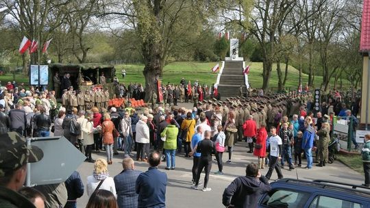 Uroczystości przy Pomniku Sapera w Gozdowicach