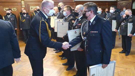 Uroczystoście wręczyli naszym 3 jednostkom OSP decyzje o włączeniu do KSRG Uroczystoście wręczyli naszym 3 jednostkom OSP decyzje o włączeniu do KSRG