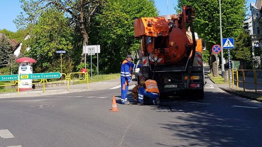 Usuwają awarię. Wstrzymany ruch pomiędzy skrzyżowaniami