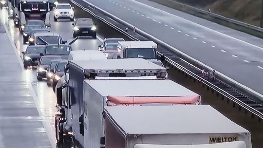 Utrudnienia na drogach powiatu gryfińskiego: Protest rolników i blokady na S3 oraz DW122