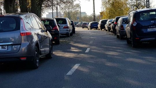 Utrudnienia przed cmentarzami