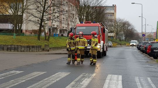 Uwaga kierowcy: plama oleju na jezdni! 