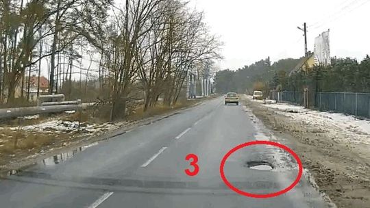 Uwaga na głębokie dziury! Można uszkodzić samochód! Uwaga na głębokie dziury! Można uszkodzić samochód!