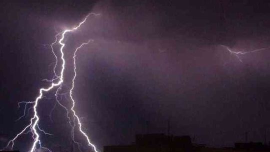 Uwaga na silne burze z opadami deszczu i gradu