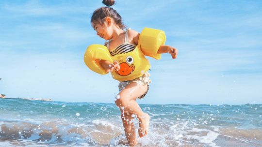 Uwaga na wysoką temperaturę i letnie upały, które mogą zaszkodzić najmłodszym