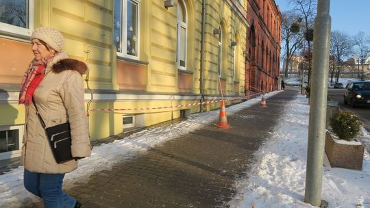 Uważajcie, przechodząc obok urzędu