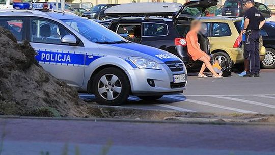 Uwolnili z zatrzaśniętego samochodu roczne dziecko