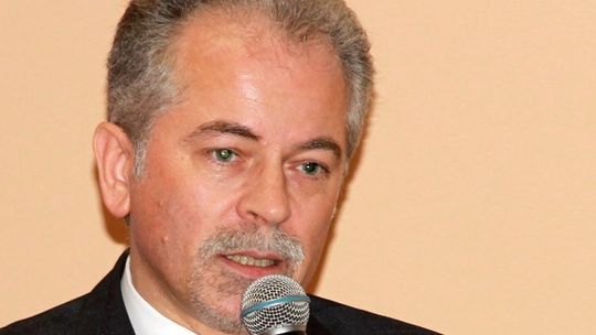 Uzbroić, sprzedać i zredukować, czyli pomysł burmistrza na szybką kasę