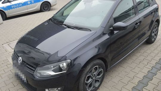 Volkswagena polo ukradli sprzed domu. Złodziej wsiadł i odjechał