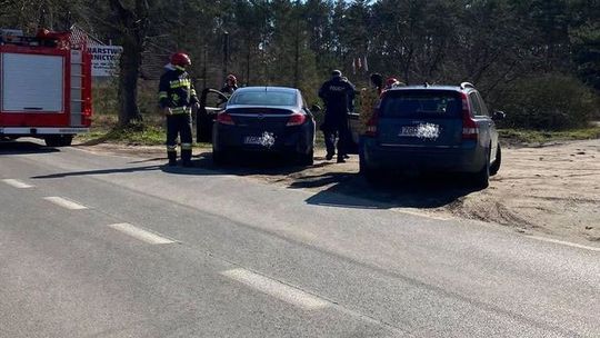 Volvo uderzyło w tył radiowozu