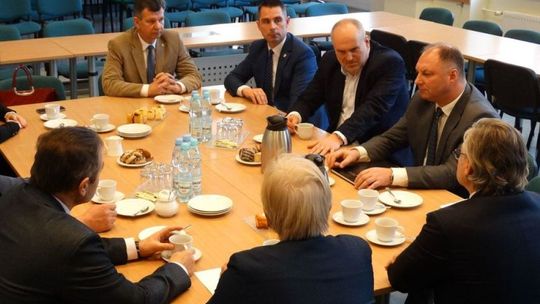 W dół Gryfino, Chojna, Banie i Widuchowa. W górę Cedynia, Moryń i Mieszkowice. Ranking finansowy samorządów