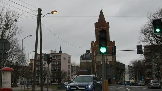 W dzień palą, a w nocy gaszą - dlaczego? - pyta czytelnik