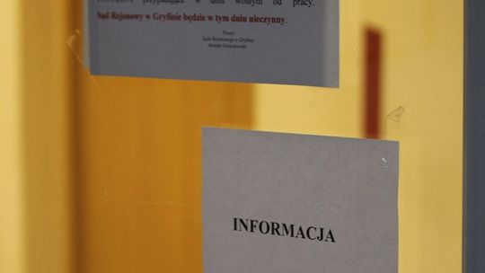 W jednym stali domku, ale prokuratorzy w ten piątek, a sędziowie w następny 