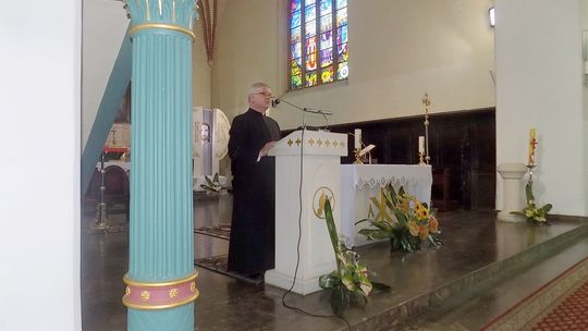 W kościołach może przebywać więcej osób. Luzowanie obostrzeń epidemicznych 