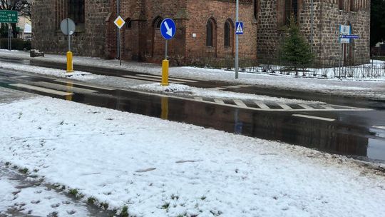 W mieście nie ma kto odśnieżać? Dwa newralgiczne punkty W mieście nie ma kto odśnieżać? Dwa newralgiczne punkty