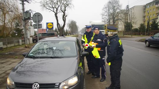 W nocy nie wystarczy blask księżyca! – przekonywali policjanci