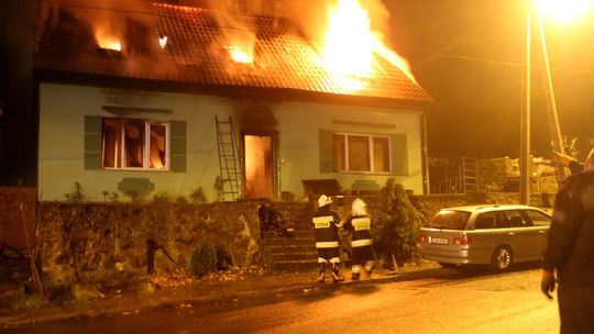 W nocy spłonął budynek jednorodzinny