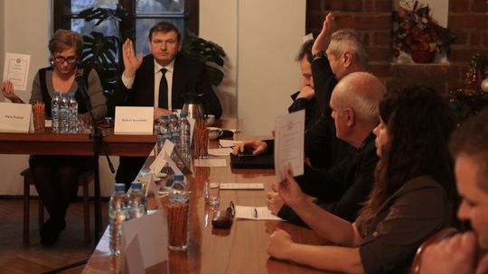 W ostatniej chwili wycofali się z uchwalenia budżetu. Wiemy, gdzie są pożerane pieniądze – twierdzi burmistrz