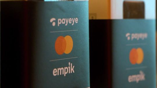 Nie mrugaj, bo płacisz... okiem [WIDEO]