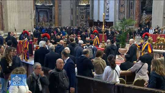 Tak będzie wyglądał pogrzeb papieża Franciszka. Inaczej niż w przypadku Jana Pawła II i Benedykta XVI