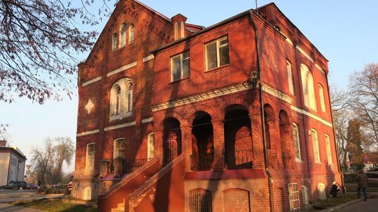 W tym budynku stukało, pukało i nic się burmistrzowi nie układało