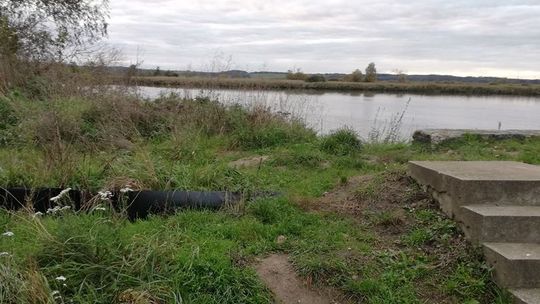 Wał przeciwpowodziowy na Odrze jest rozkopany! - alarmuje czytelnik 