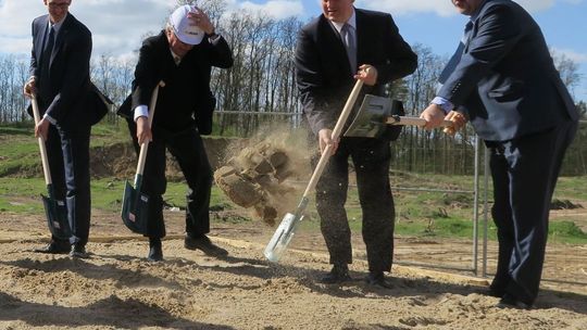 Wbicie pierwszej łopaty pod budowę nowego zakładu produkcyjnego Jägera