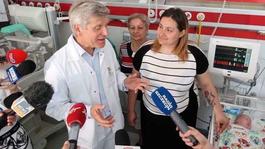 Wcześniak ze szpitala w Gryfinie trafił do Szczecina wychłodzony [FILM]