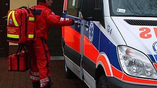 Weszła na drabinę i spadła. Reanimacja nie pomogła