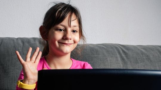 Niewykorzystane laptopy z programu PiS trafią do powodzian. Opróżnią magazyny