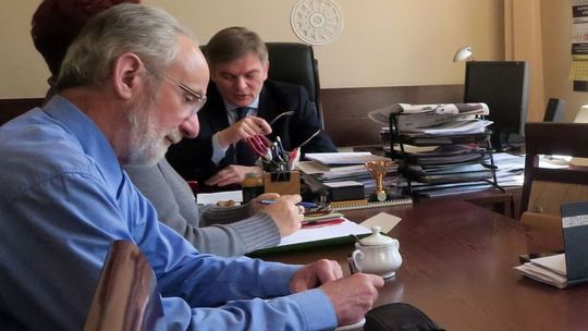 Wiceburmistrz odpowiada zbiorczo na kilkadziesiąt pytań