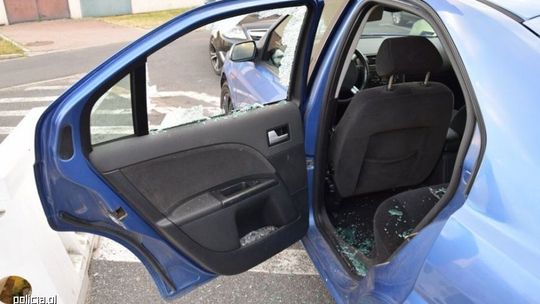 Widzisz dziecko pozostawione w samochodzie podczas upałów? Reaguj!