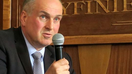 Więcej pieniędzy dla urzędników