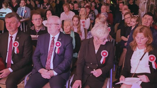 Wieczornica z okazji rocznicy odzyskania przez Polskę niepodległości - fotogaleria Wieczornica z okazji rocznicy odzyskania przez Polskę niepodległości - fotogaleria