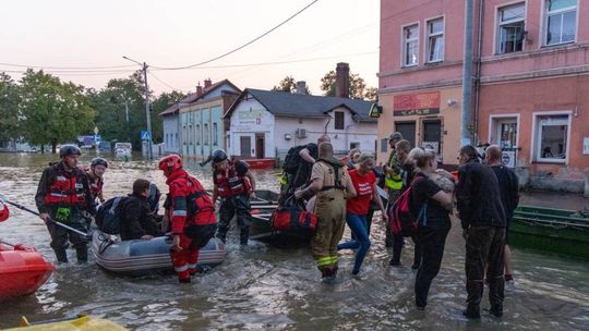 Wysoka woda w Oławie. Miasto się broni. Obawy w Opolu. Fala na Odrze coraz bliżej nas