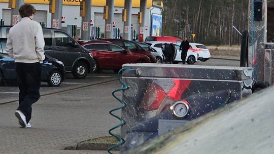 Wielkanoc w cieniu dystrybutora – świąteczne kolejki i paliwowa turystyka na polsko-niemieckim pograniczu Wielkanoc w cieniu dystrybutora – świąteczne kolejki i paliwowa turystyka na polsko-niemieckim pograniczu