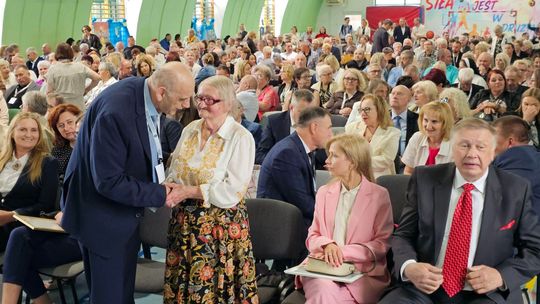 Wielki jubileusz 65-lecia ZSCKR w Mieszkowicach. Pokoleniowe spotkanie po latach [FILM]