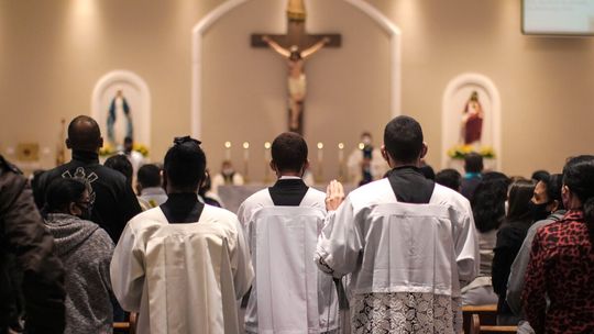 Praca w Wielki Piątek 2026: Sprawdź czy petycja o dzień wolny weszła w życie i jakie są przepisy