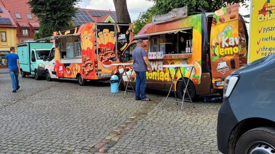 Wielkie żarcie pod chmurką. Festiwal Smaków z food truckami