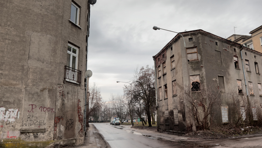 Wielu wciąż żyje w mieszkaniach bez wody i ubikacji