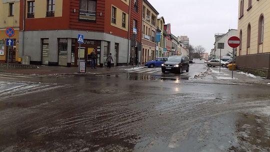 Wietrznie i ślisko na drogach