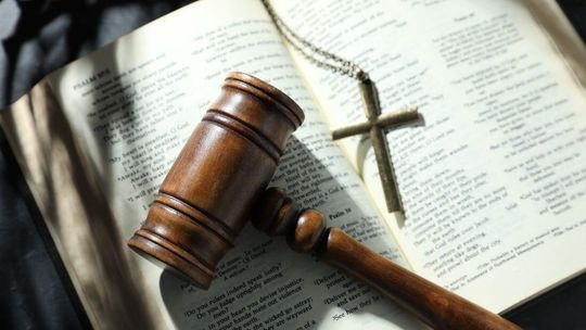 Koniec więzienia za obrazę uczuć religijnych? Resort sprawiedliwości proponuje zmiany w prawie Koniec więzienia za obrazę uczuć religijnych? Resort sprawiedliwości proponuje zmiany w prawie