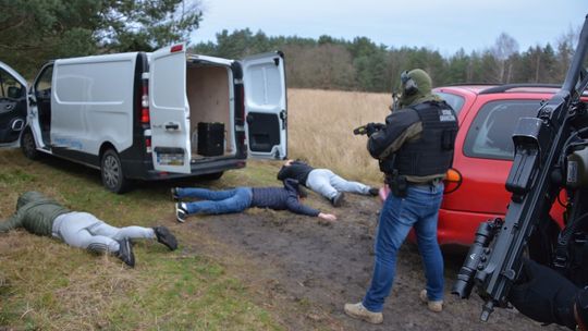 Wieźli nielegalny towar za 200 tysięcy złotych