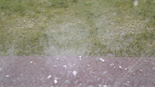 Wiosenna burza z deszczem i gradem przeszła nad regionem